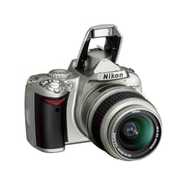 Zrkadlovka - Nikon D40 Sivá + objektívu Nikon AF-S DX Nikkor 18-55mm f/3.5-5.6G ED II