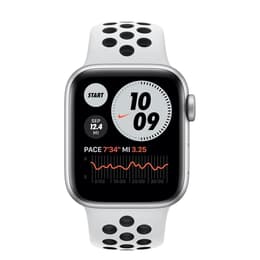 Apple Watch (Series 7) 2021 GPS + mobilná sieť 41mm - Hliníková Biela - Nike Sport band Čierna/Biela
