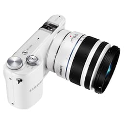 NX2000 - Biela + Samsung NX 18-55mm f/3.5-5.6 OIS + NX 50-200mm f/4-5.6 ED OIS II f/3.5-5.6 + f/4-5.6