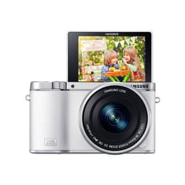 NX3000 - Biela + Samsung NX 16-50mm f/3.5-5.6 Power Zoom ED OIS + 50-200mm f/4.0-5.6 ED OIS III f/3.5-5.6 + f/4-5.6